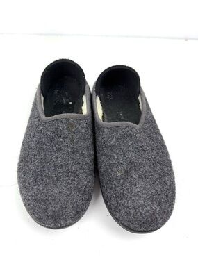 Manabis Classic Curve Charcoal Gray Wool Slip-On Slippers